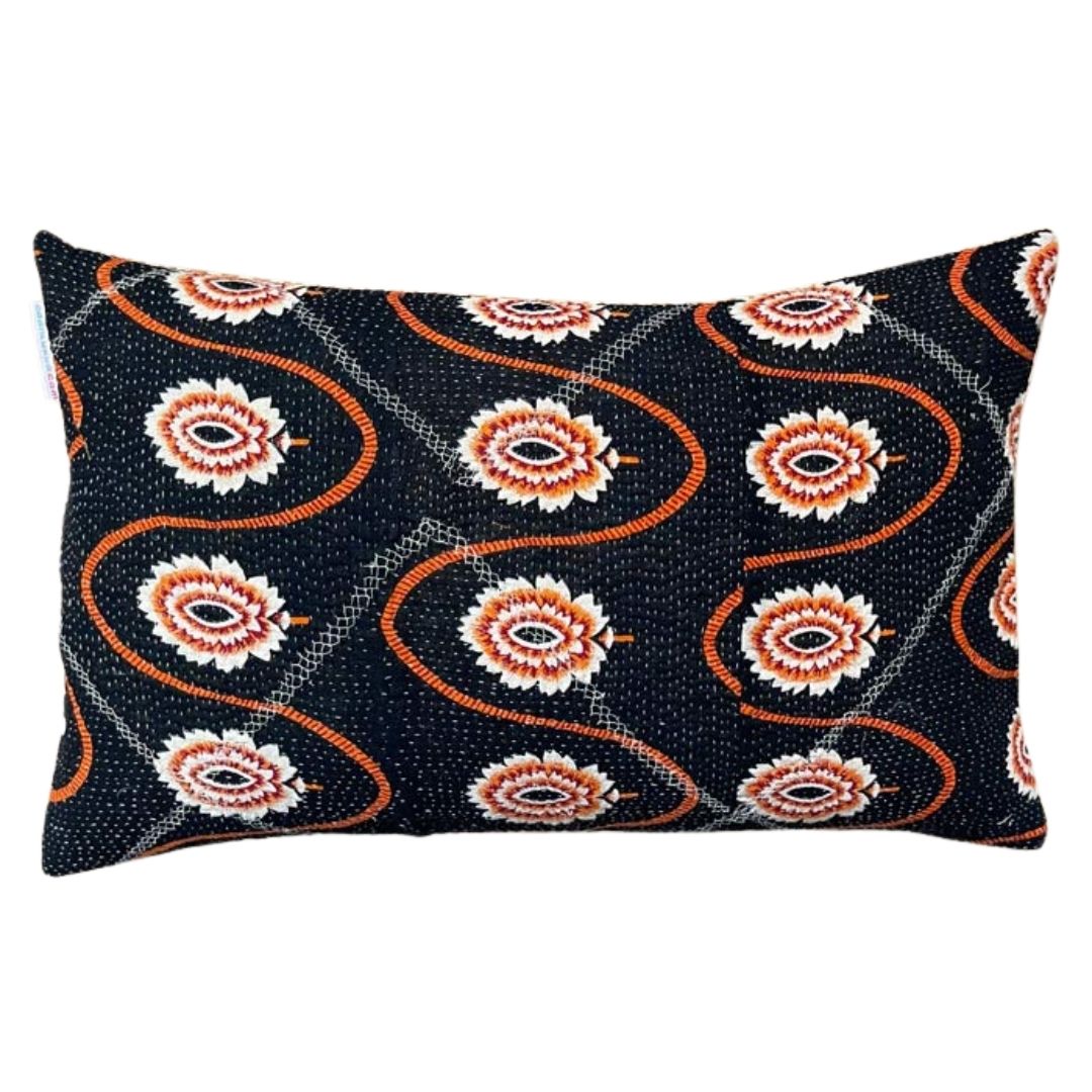 Unika puder fra Gudri, blomstret motiv - sort og orange, 50 x 30 cm