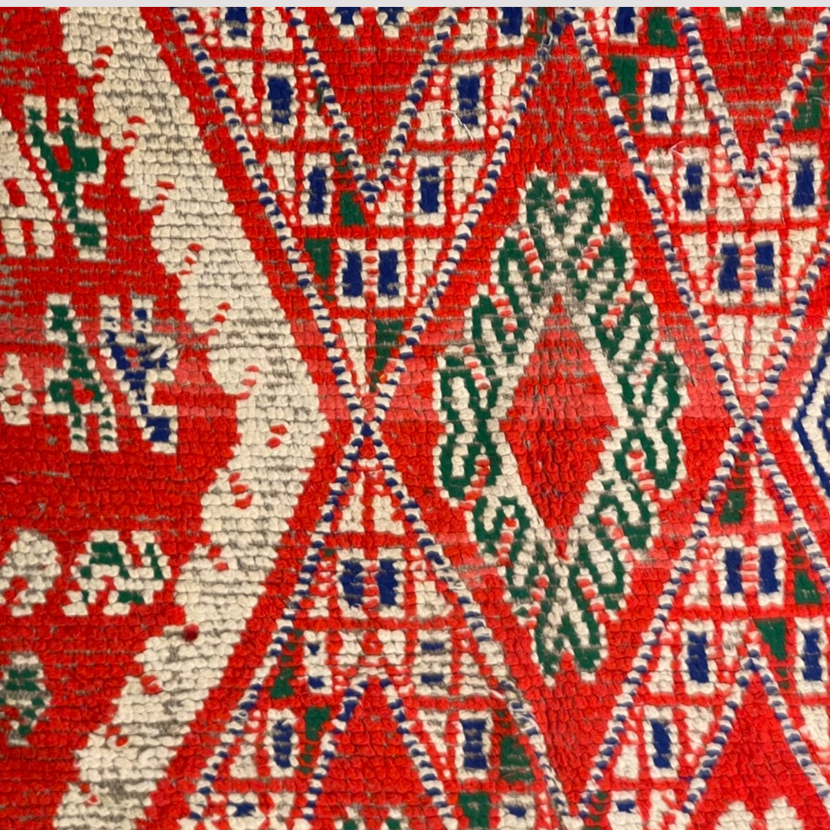 Marrokansk Berber Tæppe - Rødt, blå, | Grønlykke.comgrønt og hvidt  187 x 290 cm | Grønlykke.com