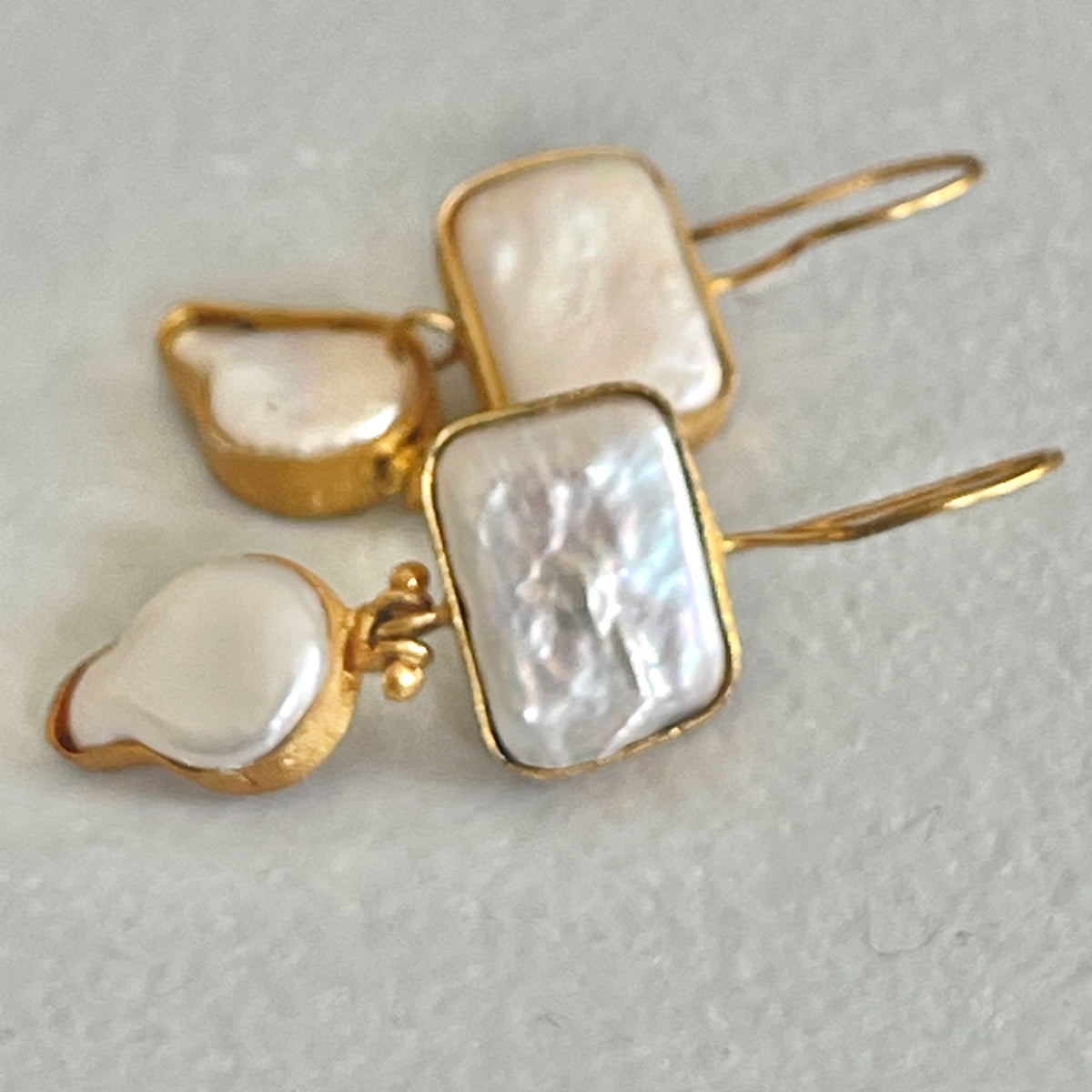Smukke Perlemor Øreringe - Rektangel med Dråbeform