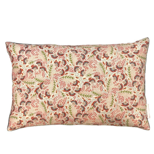 Designerpuder fra Liberty Art Fabric, Feather Dance - red, 50 x 30 cmu - Grønlykke.com