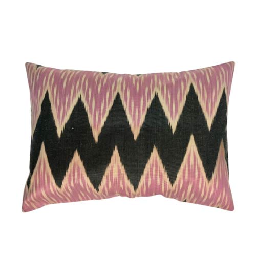 Ikat sofapuder - light purple, pink, black & ecru, 50 x 30 cm