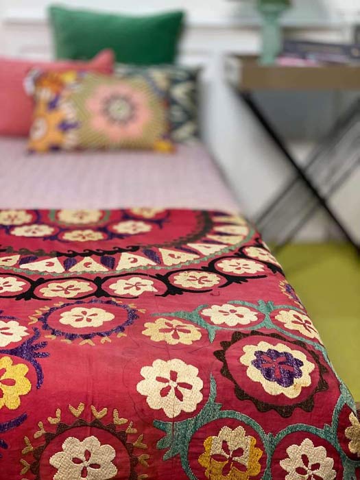 Flotte sengetæpper til enkelt- eller halvandenmandsseng, håndbroderet, Ottoman vintage – rusty red, yellow, purple & blue, 140 x 200 cm I Grønlykke.com