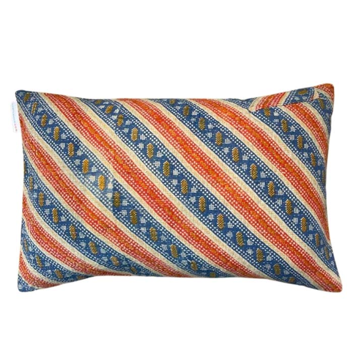 Unika stribede puder fra Gudri, diagonale striber - blå og orange, 50 x 30 cm