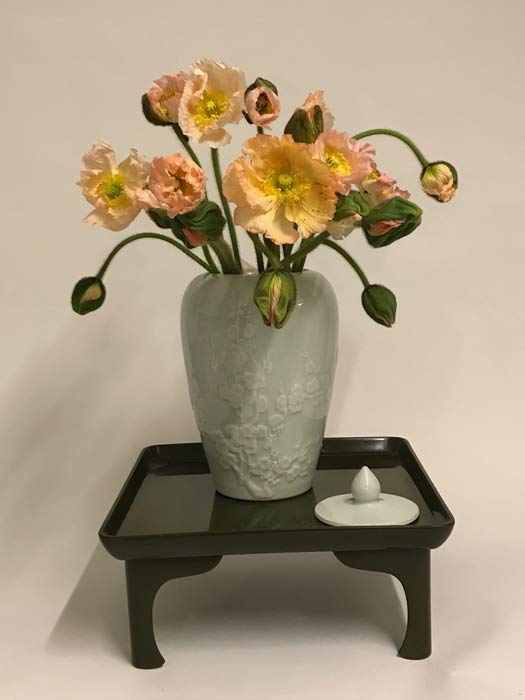 Sart Blå Ornamenteret Porcelænsvase med Blomster og låg