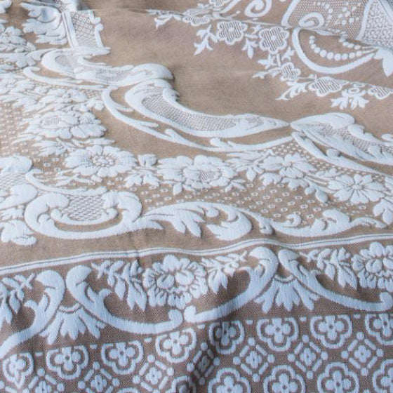 Syrisk sengetæppe til dobbeltseng - Cafe au Lait farvet og hvid - 220x235 cm I gronlykke.com